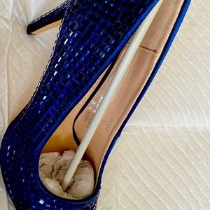 Dazzle Shoes Size 6 NEW